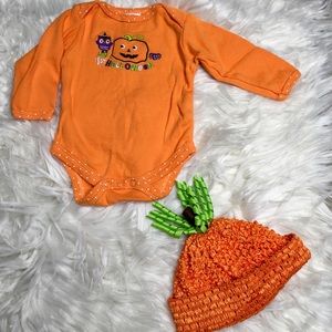 Onesie - w/ pumpkin hat